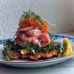 Halloumivåffla med räkor och löjrom